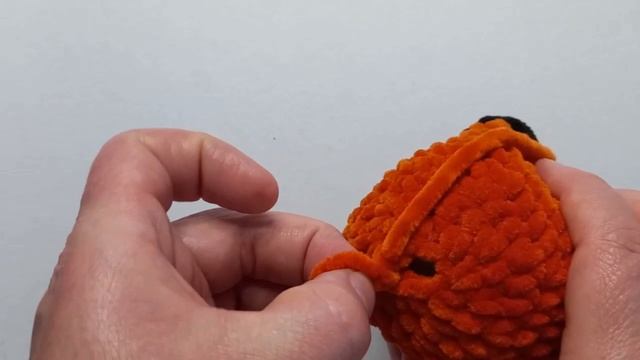 как набить игрушку холлофайбером и закрыть отверстие вконце вязания на игрушке смотреть онлайн