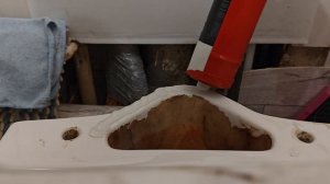 Треугольная прокладка между бачком и унитазом. В мага?