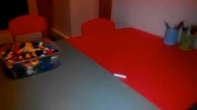 Детский уголок в кафе. Даша складывает Lego и рисует) смотреть онлайн