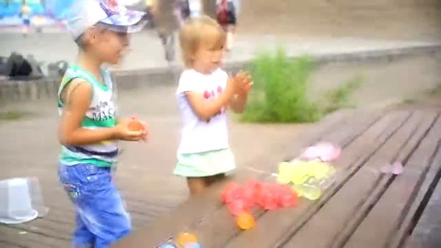 Лопаем шарики с водой🎈💥💦Веселое видео для детей🙉