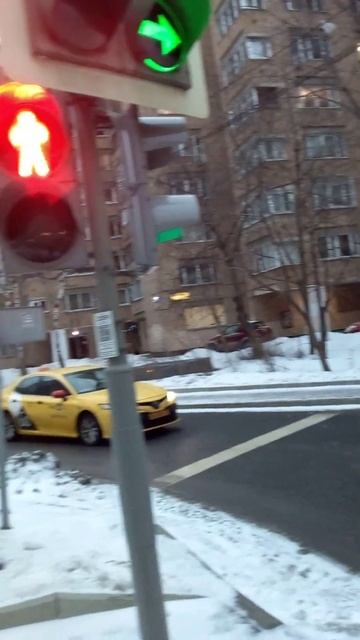 Corner Plyushchikha (ivy) street and rifle lane .Угол улицы Плющихи и оружей смотреть онлайн