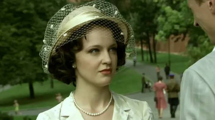 В АЛЕКСАНДРОВСКОМ САДУ... смотреть онлайн