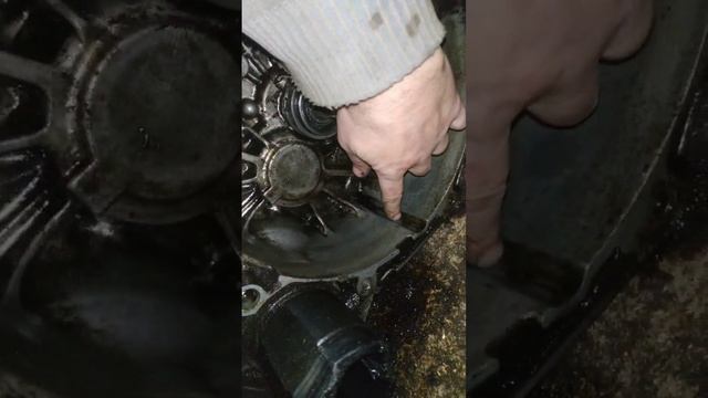 задний сальник ходит ходуном. смотреть онлайн