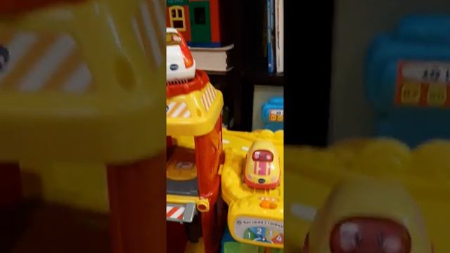 VTech Развивающие игрушки.Парковка бип-бип vtech и машинки. смотреть онлайн