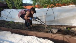 Как прошли выходные? Небольшая поездка. Невозможное возможно. Завершаю посадки. Жизнь в деревне.