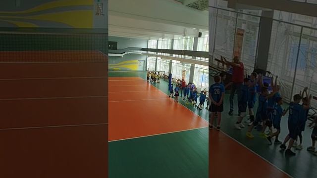 Приветствие команд по волейболу Кристалл 2025, турнир по волейболу в СШОР 25 Кристалл, соревнования смотреть онлайн