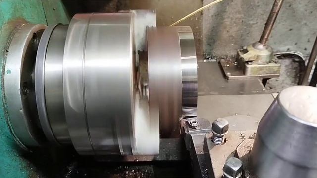 Завтуливаю посадочное подшипника ф 150 мм. смотреть онлайн