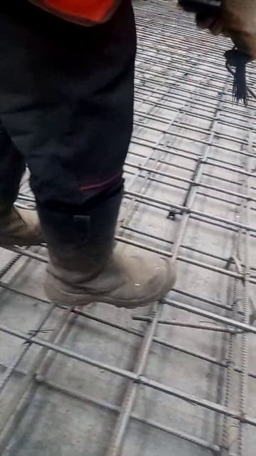 БЫСТРАЯ ВЯЗКА АРМАТУРЫ #shorts смотреть онлайн