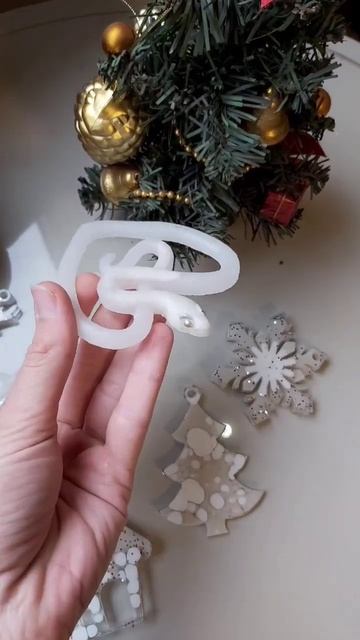 Новогодние игрушки в наличии #новыйгод #подарки #эпокс смотреть онлайн