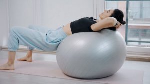 Тренировка с Фитболом на максимум: комплекс для всего