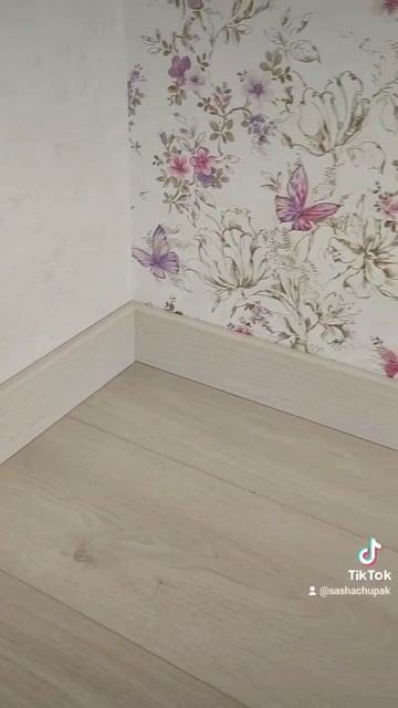 Монтаж МДФ плінтуса від Superprofil, профіль 1280 в кольорі ву смотреть онлайн