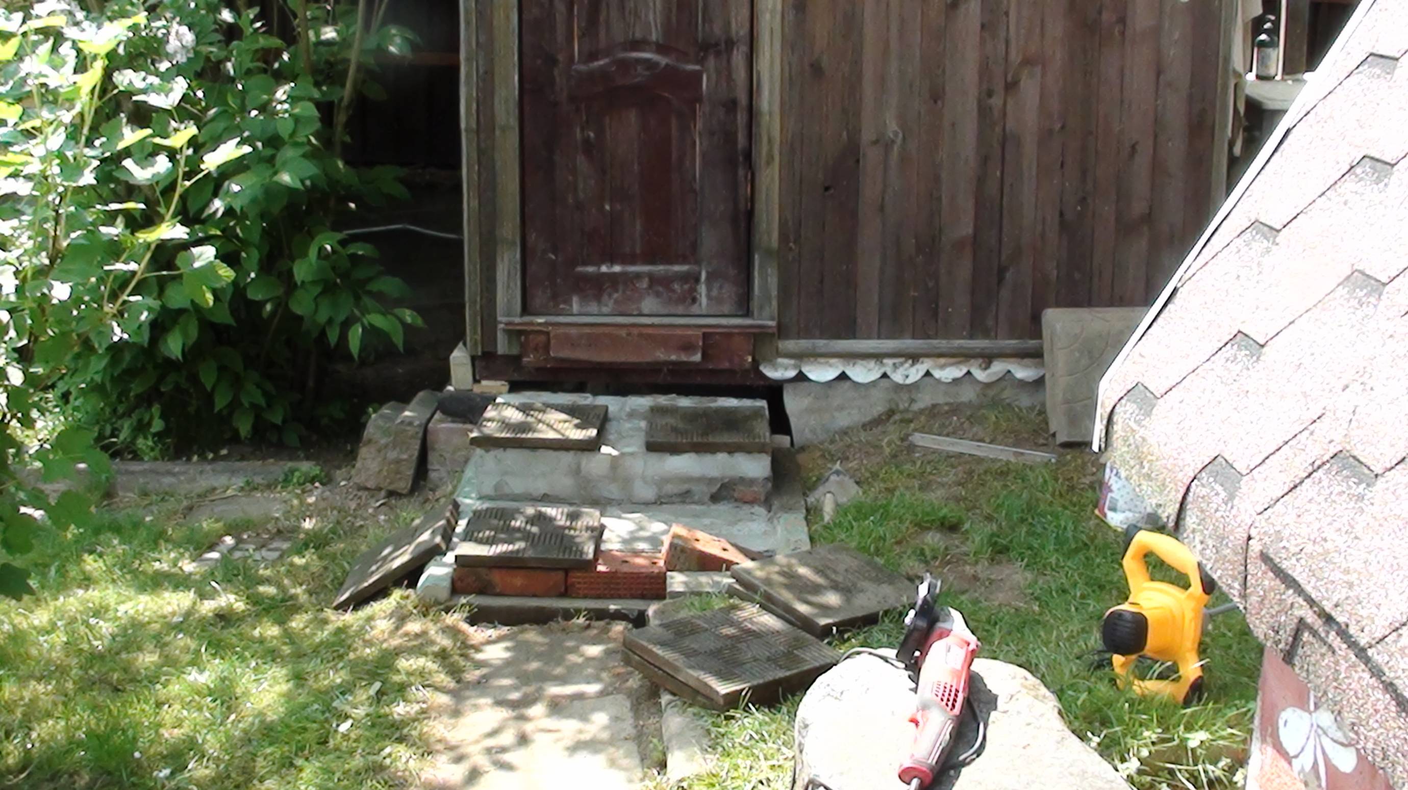 Отделку ступеней закончил// То дождь, то солнце// В теплице все хорошо. смотреть онлайн