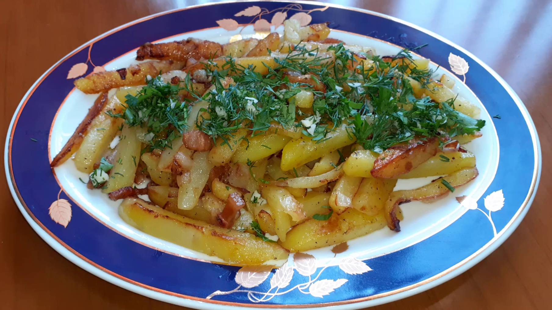 Жареная картошка на сале с луком, чесноком и зеленью. Как пожарить картошку, чтобы было вкусно? смотреть онлайн