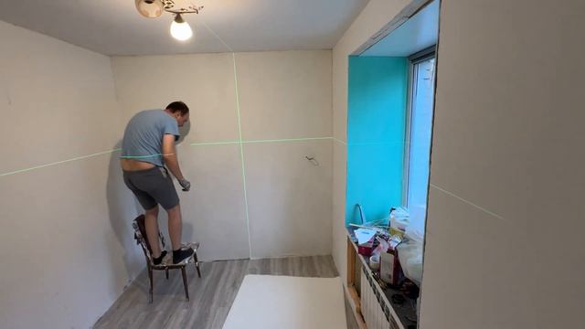 Очередной день ремонта. Клеим обои. Сэкономили и пожал