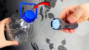 💡 Свет без розетки: делаем светильник за 1 минуту из бутылки и фонарика!