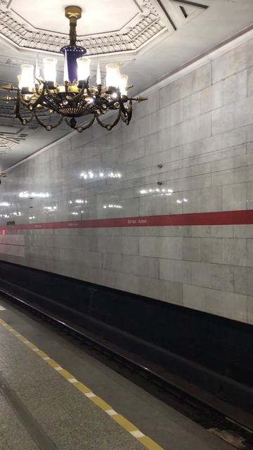 Санкт-Петербург. 01.01.2025. Станция метро «Автово», платфо смотреть онлайн