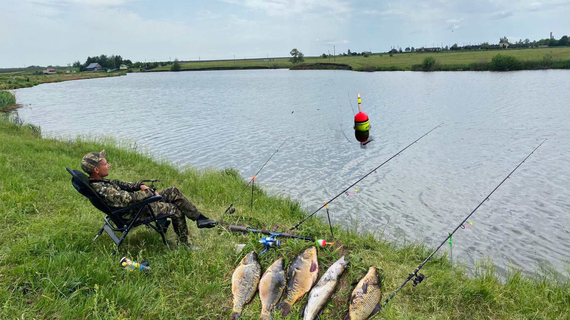 РЫБАЛКА С НОЧЕВКОЙ!КАРП чуть не СЛОМАЛ УДОЧКУ!!ЖОРКА НЕ ОЖИДАЛ ТАКОГО УЛОВА… смотреть онлайн