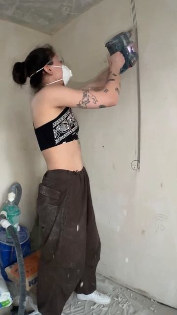 Мне 19 и вот, что я могу! #штробление #перфоратор #электр? смотреть онлайн