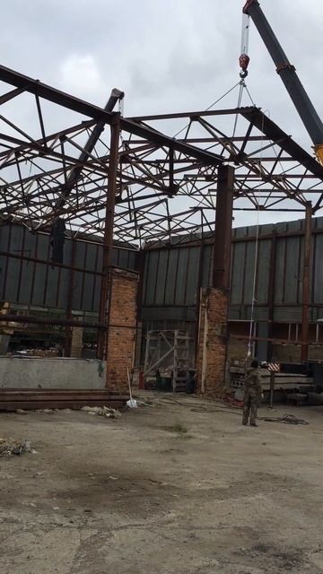 Кран 25 тонн работает на максималках #metall смотреть онлайн