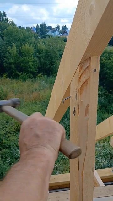 Собираем крышу на саморезы #shorts #двухскатнаякрыша #кро смотреть онлайн