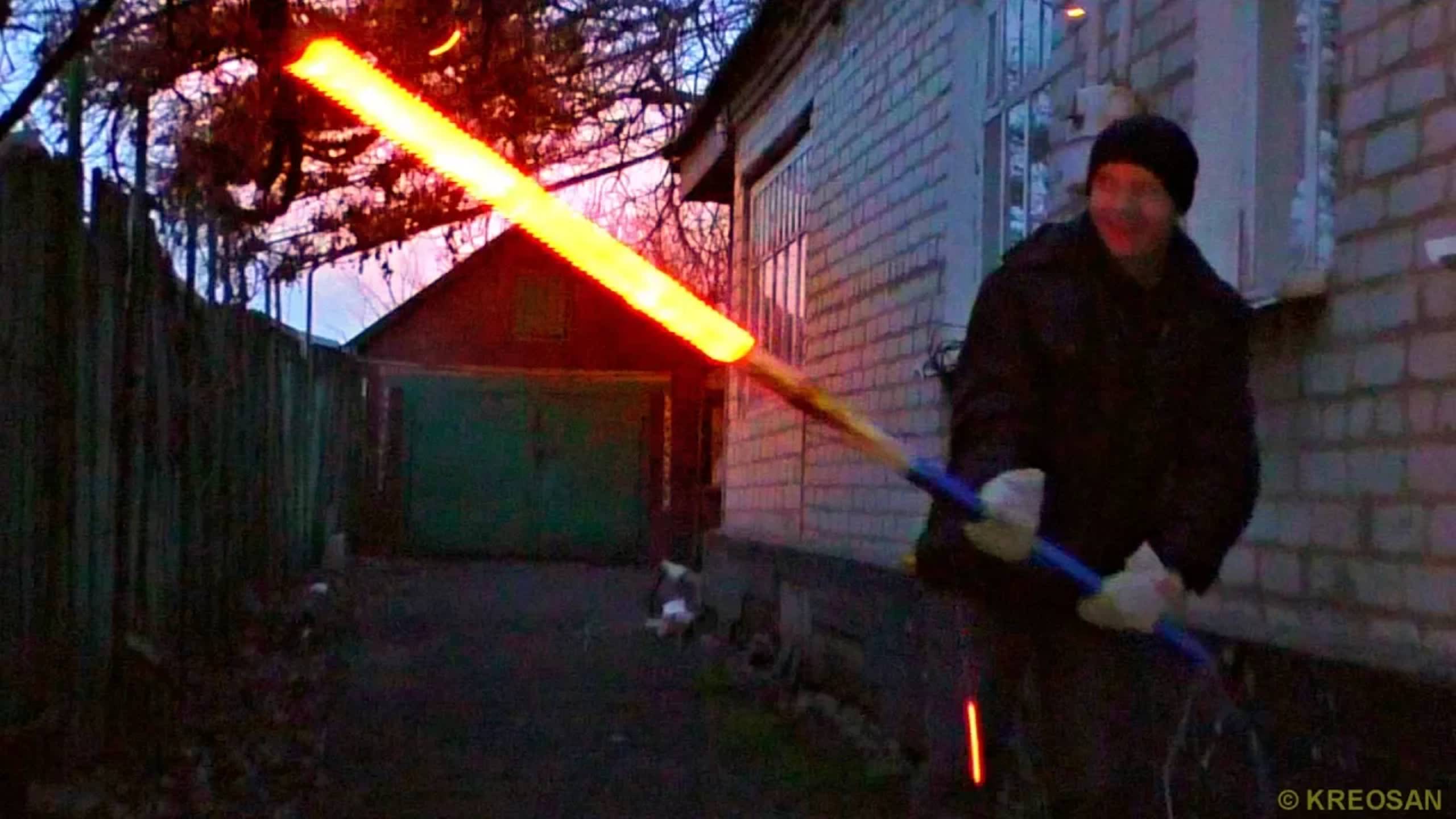 ✅На что способен САМОДЕЛЬНЫЙ огненный меч Джедая из Звёздных войн смотреть онлайн