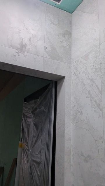 Санвузол, трендова розкладка плитки у вертикальному п смотреть онлайн