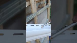 Как сделать подбой кровли на фасаде?  #стройка #diy