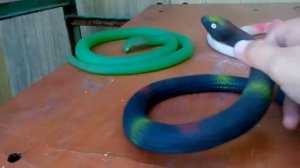 Игрушки   змеи.  5  красивых  змей