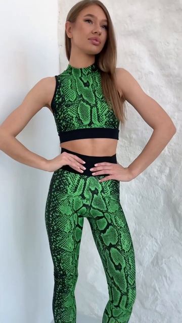 Топ и леггинсы  SNAKE 2.0 GREEN😻 #девушка #шортс #спорт #тренде #топ #спортивнаяодежда