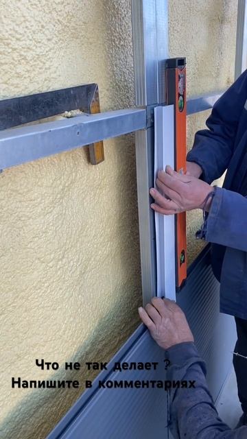 Толя монтирует сайдинг. Как монтировать соединительн? смотреть онлайн