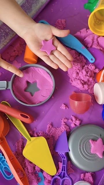 Игры с кинетическим песком.#shortsvideo #кинетическийпесок смотреть онлайн