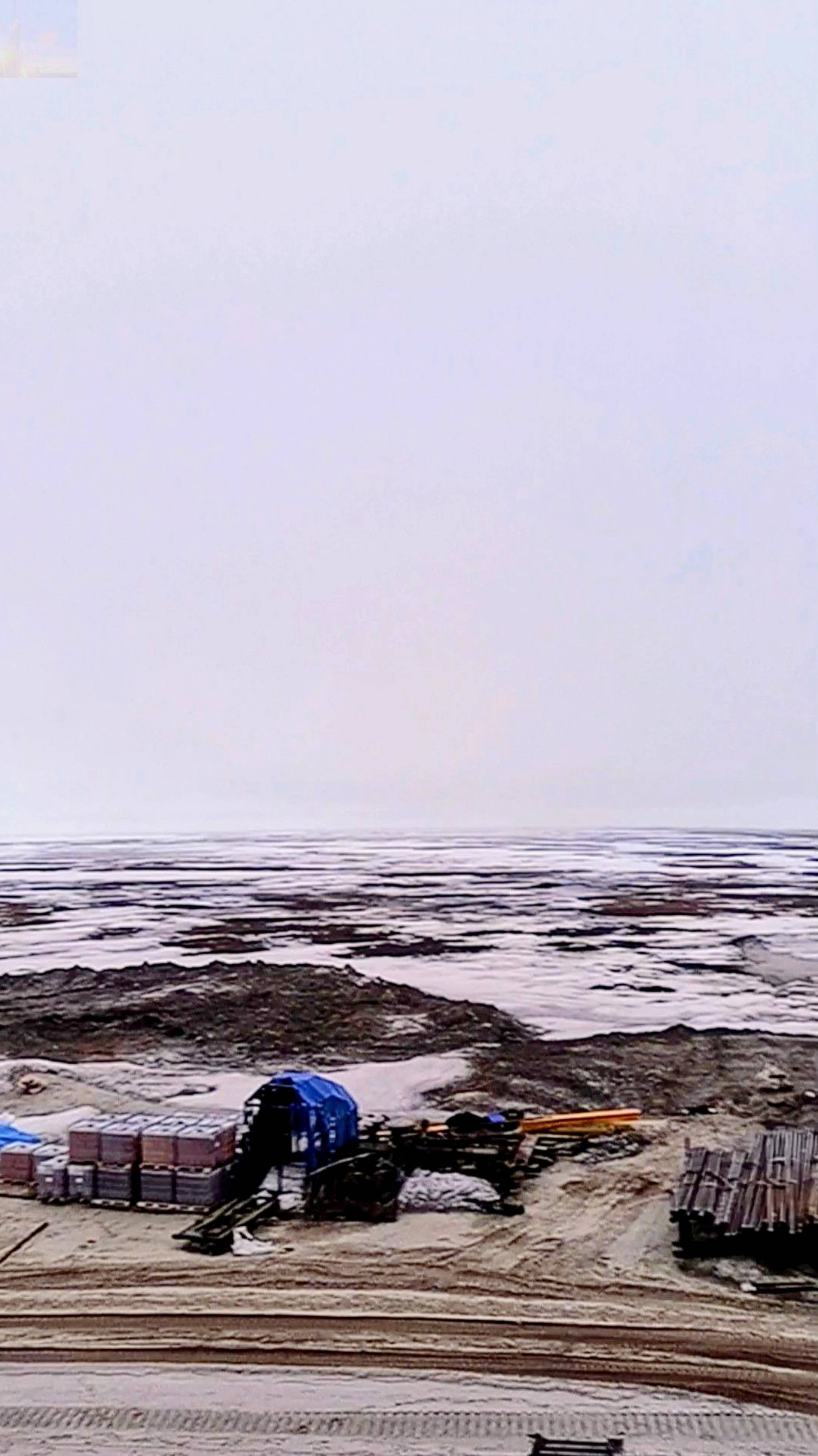 Буровая и белые ночи, 2 июня лежит снег❄️ смотреть онлайн