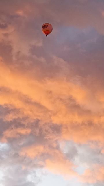 Розовый закат и шары в Дмитрове смотреть онлайн