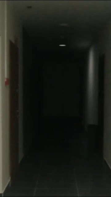 В моем доме мигает свет, жутко?)