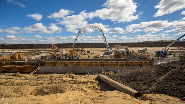 Строительство глухой части. Бетонирование.