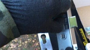 Врезной замок на калитку из профильной трубы