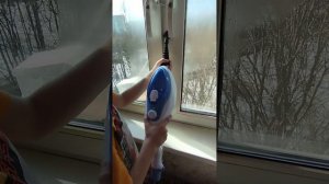 в 7 лет вымыл окно и подоконник паровой шваброй Kitfort KT-10