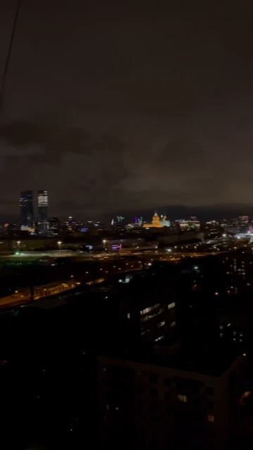 Вид с крыши на Moscow City #nightmoscow #roof смотреть онлайн