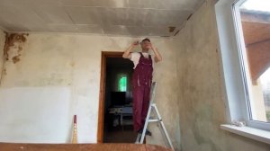 Демонтаж потолочных плинтусов (багетов)