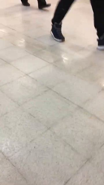 Пробую ходить наступая на гипс. смотреть онлайн