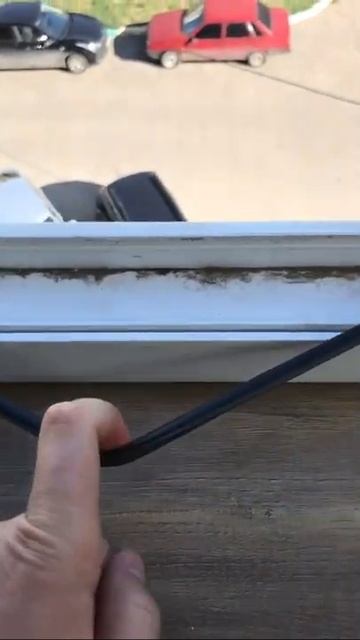 Как заменить уплотнитель на окнах#shorts смотреть онлайн