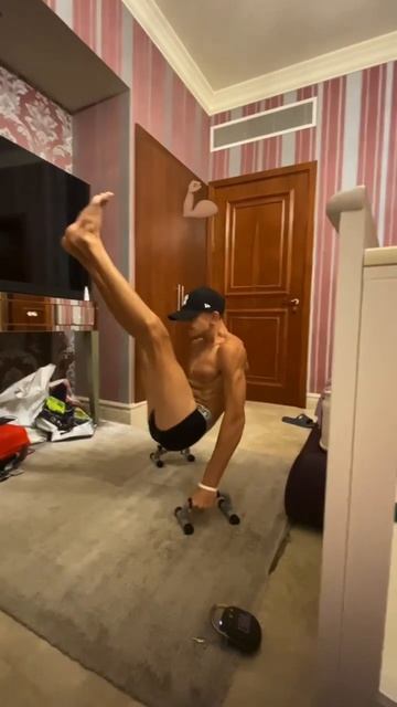 Высокий угол #fypシ #воркаут #streetworkout #тренды #отжимание #s смотреть онлайн