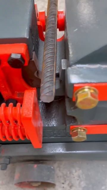 Ровная поверхность среза,арматура перерезана.#машина смотреть онлайн