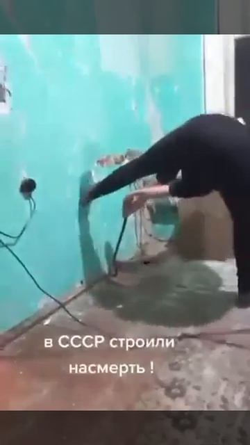 Демонтаж плинтуса,сделан на века))))#приколы ,#ржака,#ре? смотреть онлайн