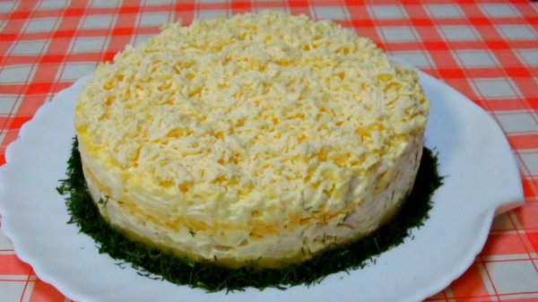 Салат с кальмарами на любой праздник.