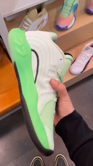 Баскетбольная модель Jordan Luka 4 "Space Navigator" смотреть онлайн