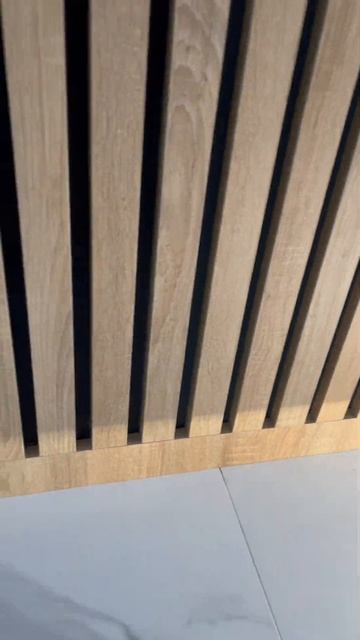 Всегда монтируйте декоративные рейки на плинтус. Монт смотреть онлайн