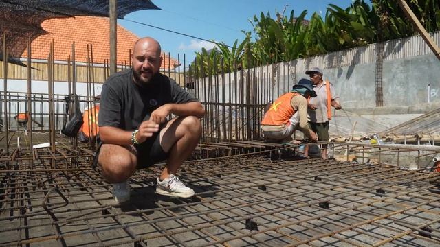 СТРОИТЕЛЬСТВО на БАЛИ часть 3: Заливка бетона, монтаж а смотреть онлайн