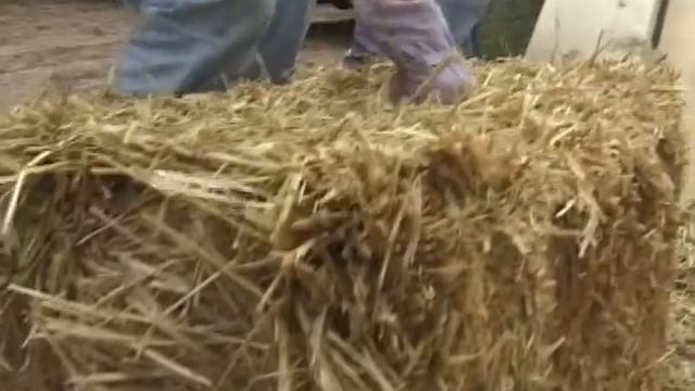 Technology to inspire buddies from straw bales. Технология постройки дома из соломенных тюков смотреть онлайн