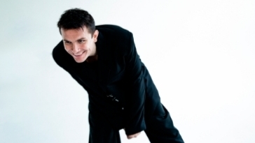 Я руки твои целовал